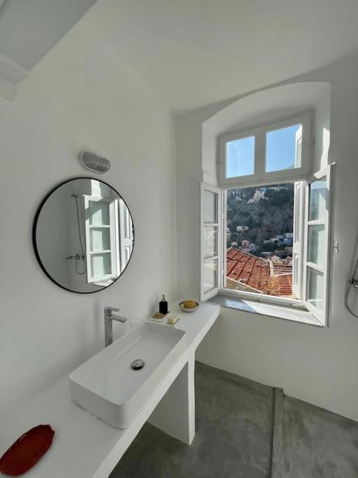Maison Avec Terrasses Et Vues Đảo Sými Ngoại thất bức ảnh